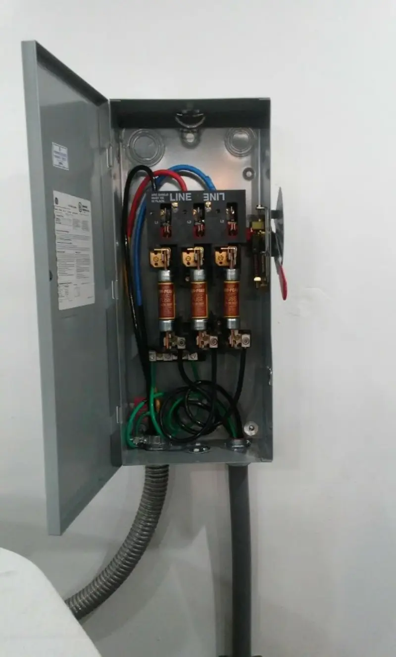 Three-phase disconnect switch installed for Electrical Wiring & Rewiring in Oak Ridge